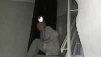 Komşusunun çelik kapısını matkapla kırdı
