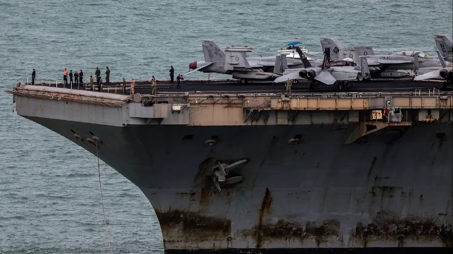 Aylarca denizden çıkmadı. USS Abraham Lincoln’ın son hali şaşırttı