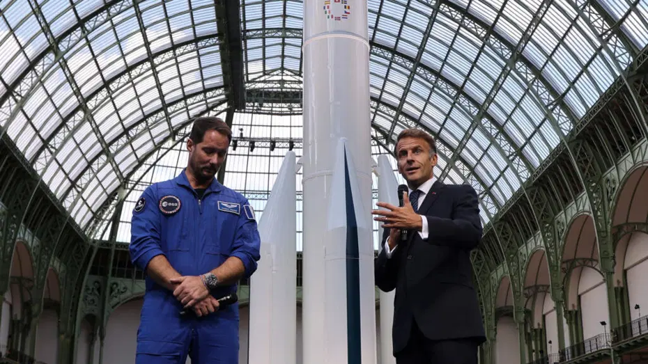 Macron’dan uzayda bağımsızlık çağrısı. “Yolcu mu olacağız, pilot mu?”