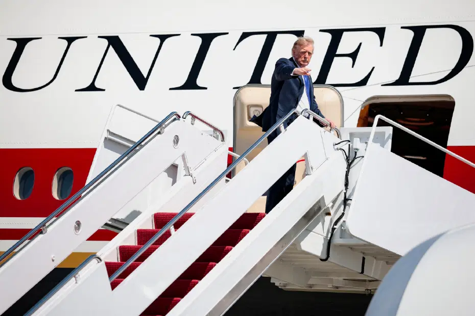 Trump’tan gazetecilere yeni yasak. Başkanlık uçağına almadı