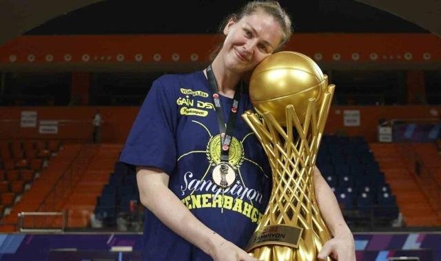 Fenerbahçe Kadın Basketbol Takımı, Emma Meesseman ile 1 yıllık yeni sözleşme imzaladı