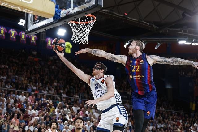 Anadolu Efes EuroLeague’e mağlubiyetle başladı: Temsilcimiz son çeyrekte yıkıldı!