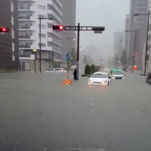 Japonya’yı sel vurdu