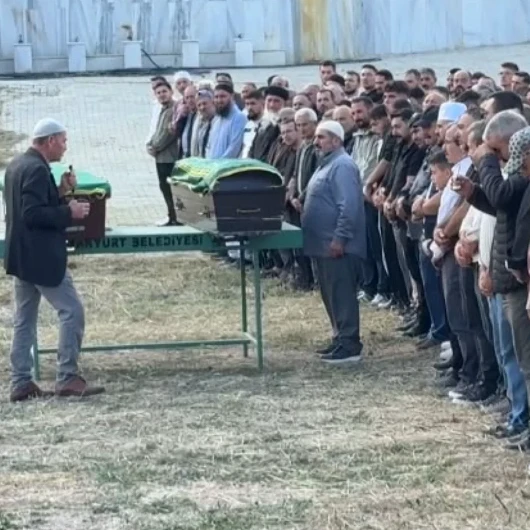 Bir babanın en zor anı: İki evladının da cenaze namazını kıldırdı