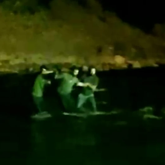 PÖH ve JÖH timleri sarp araziye girdi: 14 yıl hapis cezası bulunan örgüt elebaşı akarsudan geçirilerek gözaltına alındı