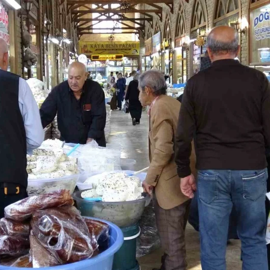 40 kilo gömülüyor, 30 kilo çıkıyor: Van’ın toprak altındaki tescilli lezzeti tezgaha indi, kilosu 800 lira