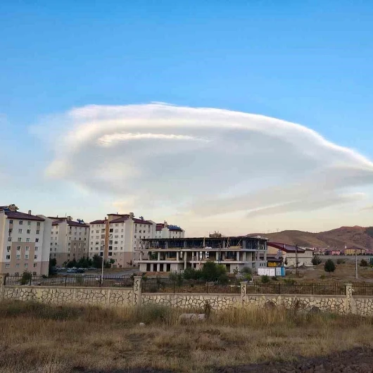 Gökyüzünde ilginç görüntü: UFO’ya benzeyen mercek bulutu dikkat çekti