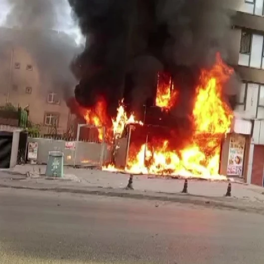 Pendik’te iş yerinde yangın