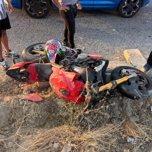 Motosiklet sürücüsü feci kazada hayatını kaybetti
