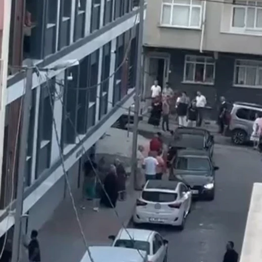 Küçükçekmece’de iki ailenin alacak verecek kavgası kanlı bitti