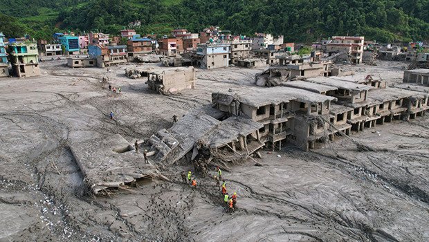 Nepal’deki felakette ölü sayısı 1000’e yaklaştı