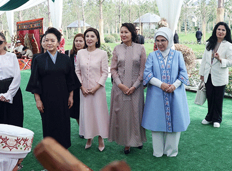 Emine Erdoğan, Kırgızistan’da lider eşleriyle buluştu