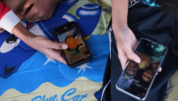 Polonya’dan ilkokullarda telefon kullanımına yasak kararı