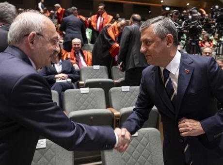 Özgür Özel’den Kılıçdaroğlu ile tokalaşma eleştirilerine cevap: 80 yaşında adam…