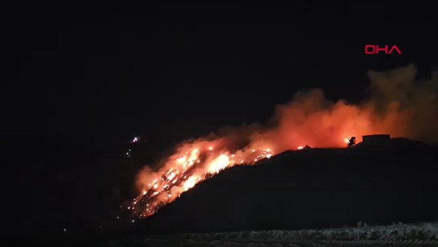 Adana’da çöplük alanda yangın