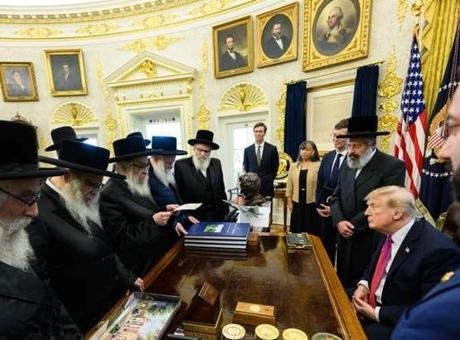 Beyaz Saray’da 47 yıl sonra bir ilk! Trump, Hasidik Yahudileri ile görüştü