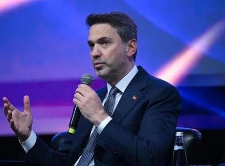 Bakan Bayraktar İstanbul İklim Finansmanı Zirvesi’nin açılışında konuştu
