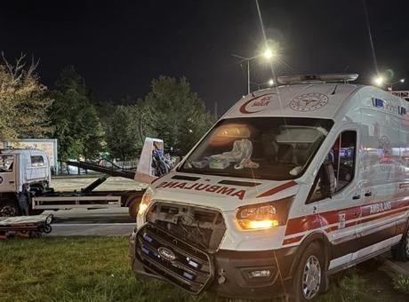 Kayseri’de hasta taşıyan ambulans ile otomobil çarpıştı! 6 yaralı