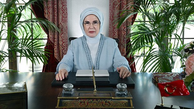 Emine Erdoğan, Avrupa şampiyonu olan A Milli Kadın Voleybol Takımı’nı kutladı
