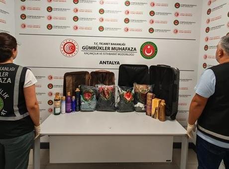 Ekipler Antalya Havalimanı’nda ele geçirdi! Tam 18 kilo 921 gram