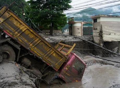 Nepal’deki sel felaketinde hayatını kaybedenlerin sayısı 1355’e çıktı