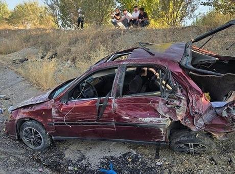 Karşı şeritteki iki otomobile çarptı! Ölü ve yaralılar var