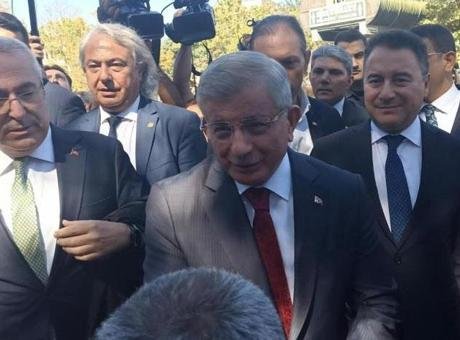 Son dakika… Ahmet Davutoğlu ifade vermek üzere adliyede