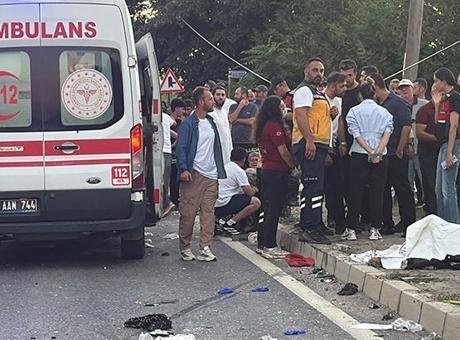Düzce’de fındık işçilerini taşıyan araç tırla çarpıştı; 4 ölü, 8 yaralı