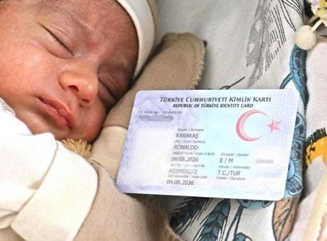 Diyarbakır’da İlginç olay! Ailesi karşı çıktı, o vazgeçmedi: Bebeğine Ronaldo’nun adını verdi