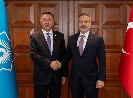 Dışişleri Bakanı Hakan Fidan, TDT Genel Sekreteri Ömüraliyev’i kabul etti