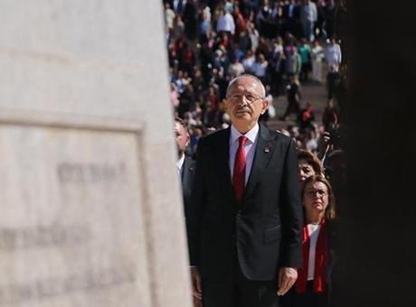 CHP’nin 103. kuruluş yıl dönümünde Kılıçdaroğlu’ndan Anıtkabir’e ziyaret