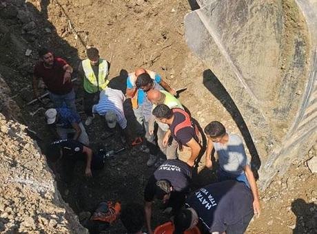 Hatay’da altyapı çalışmaları esnasında göçük! 2 işçi yaralandı