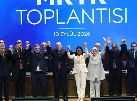 4 belediye başkanı AK Parti’ye katıldı: Rozetlerini Cumhurbaşkanı Erdoğan taktı