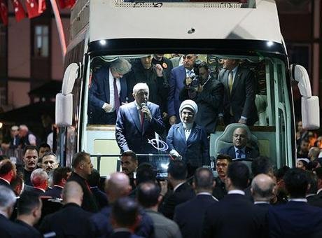 Cumhurbaşkanı Erdoğan baba ocağı Güneysu’da vatandaşlarla bir araya geldi