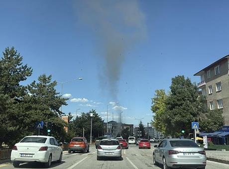 Hortum böyle geldi! Araç kamerası saniye saniye görüntüledi