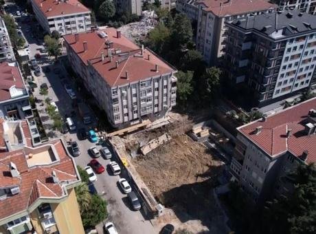 İstanbul Bahçelievler’de 5 katlı binanın istinat duvarı çöktü