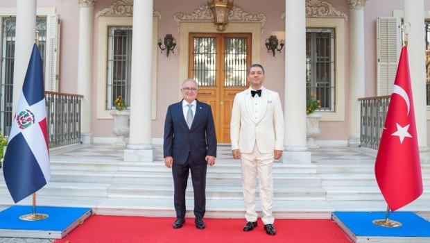 İzmir’de Dominik Cumhuriyeti’nin Fahri Konsolosluğu açıldı