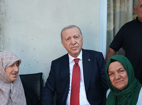 Cumhurbaşkanı Erdoğan, Rize’de komşularını ziyaret etti