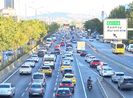 İstanbul’da eğitim öğretim döneminin ilk günü trafik yoğunluğu