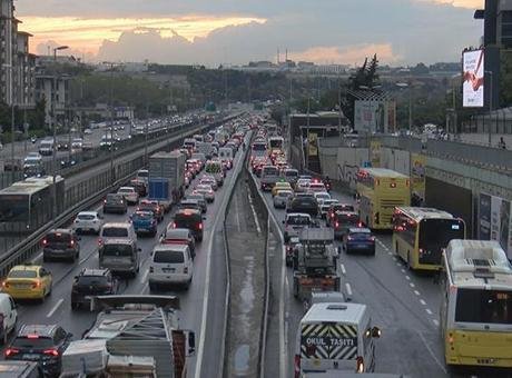 İstanbul’da trafik yoğunluğu yüzde 78’e ulaştı