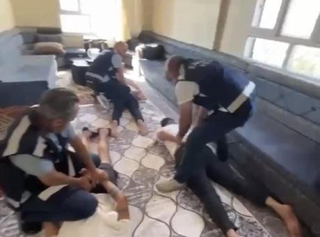 Ağlayan kadını fark eden polis iz sürdü! Samsun’da ‘polis ve savcıyız’ tuzağı: Kadının evini sattırdılar