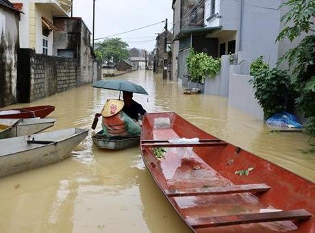 Vietnam’da sel felaketi! 2 binden fazla ev sular altında, hayvanlar telef oldu