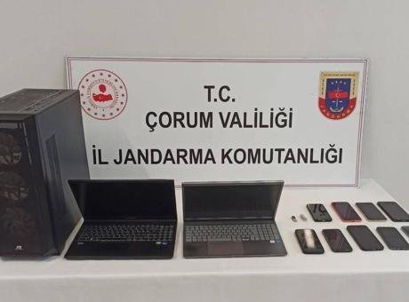 Sosyal medyada örgütlenme iddiası! Eylem senaryoları ve aşırılıkçı içerikler paylaşan 9 şüpheli yakalandı