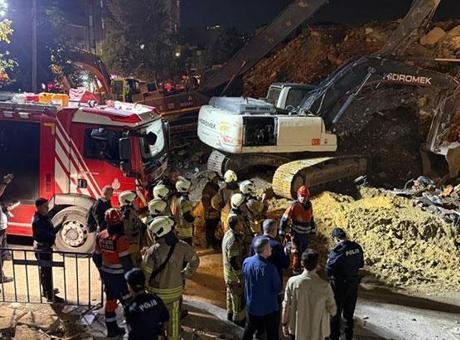Son dakika! Küçükçekmece’de yıkım yapılan 6 katlı bina çöktü: Ekipler olay yerinde