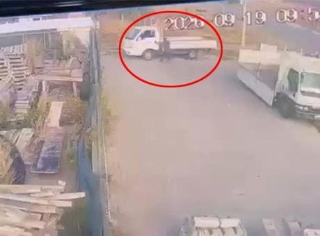 Eskişehir’de feci ölüm! El frenini çekmediği kamyonetin altında kaldı