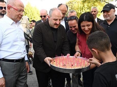 Mustafa Varank’tan Özgür Özel’e ‘börekli’ cevap