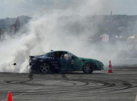 Tekirdağ’da drift festivali nefes kesti! 120 özel araç piste çıktı, ortalık dumanla kaplandı