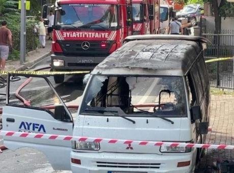 Sarıyer’de korkutan yangın! İki binanın çatısı ve bir araç küle döndü