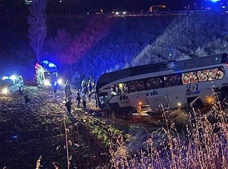 İstanbul’dan Ağrı’ya gidiyordu! Amasya’da yolcu otobüsü şarampole uçtu: 24 yaralı