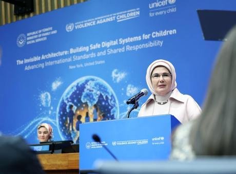 Emine Erdoğan, BM’de konuştu: ‘Çocuklar, zihinlerine göz konulmuş hedef kitleye dönüştürüldü’